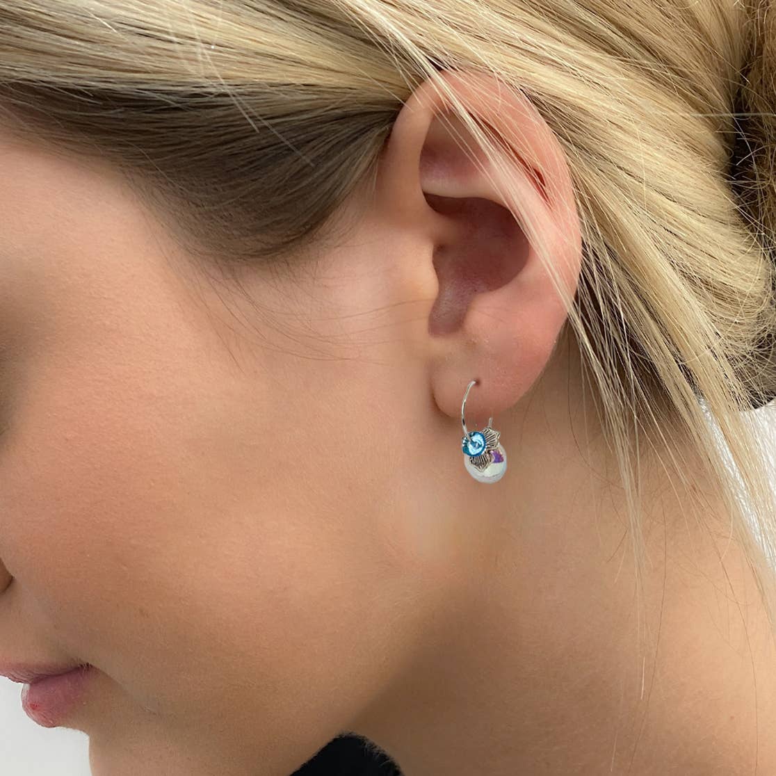FLR32 - Earrings come with 10 interchangeable colours.