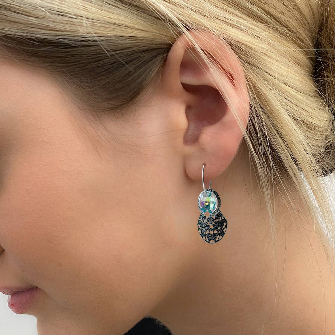 LCY42 Dangle earrings come with 6 interchangeable colours. 