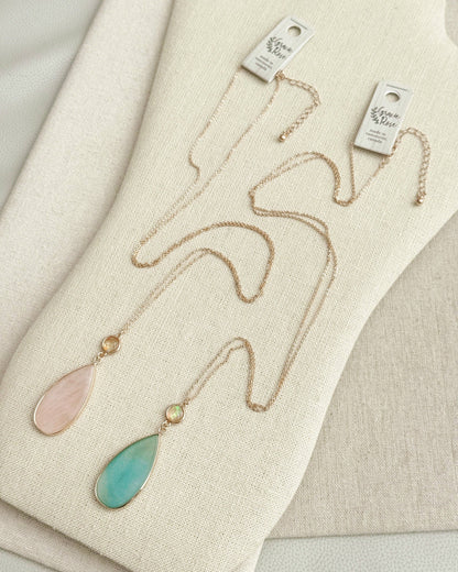 Semi-Precious Stone Teardrop Shell Pendant Gold Necklace 88771