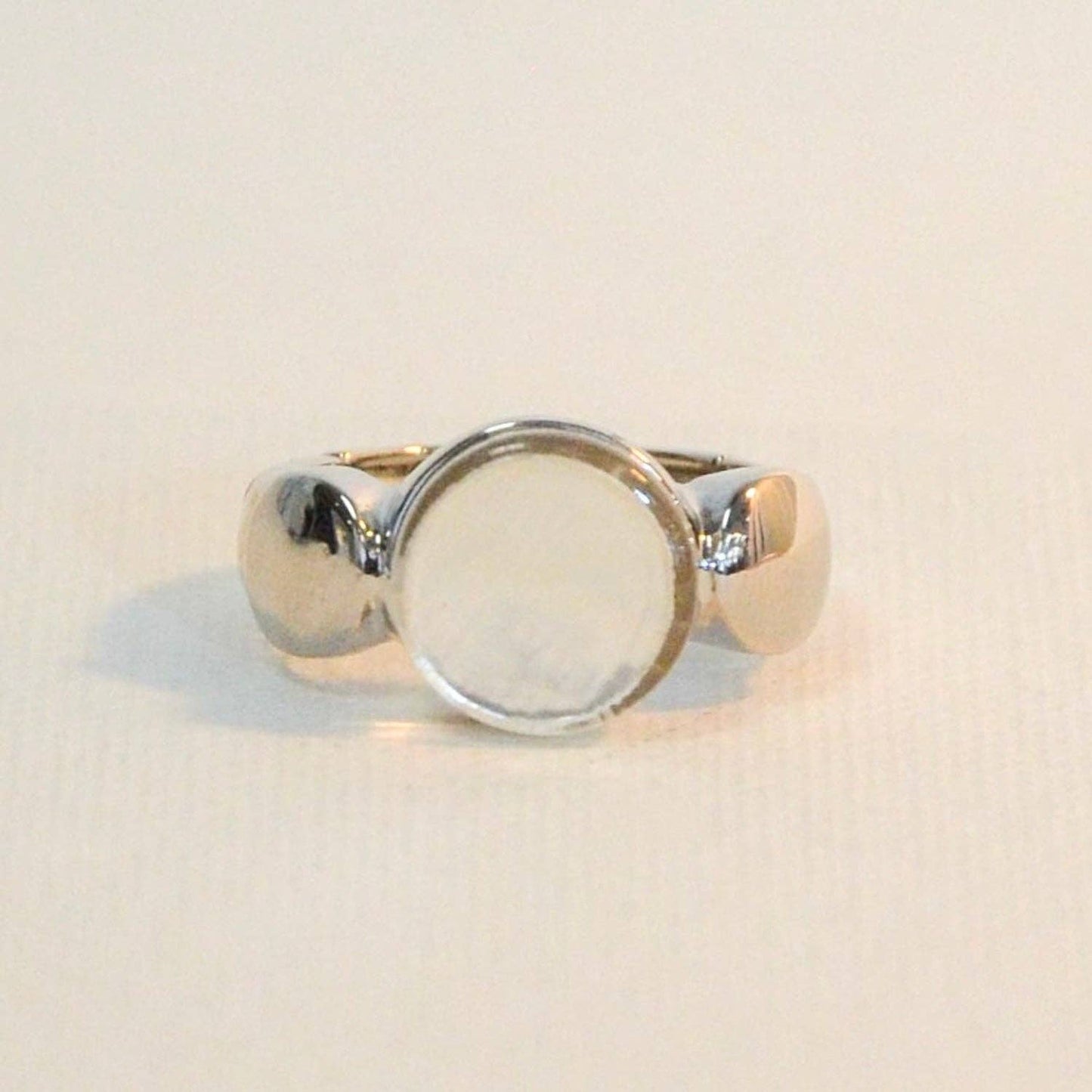 La-a SOLE - Colourful Gem Stone Stretch Ring | White