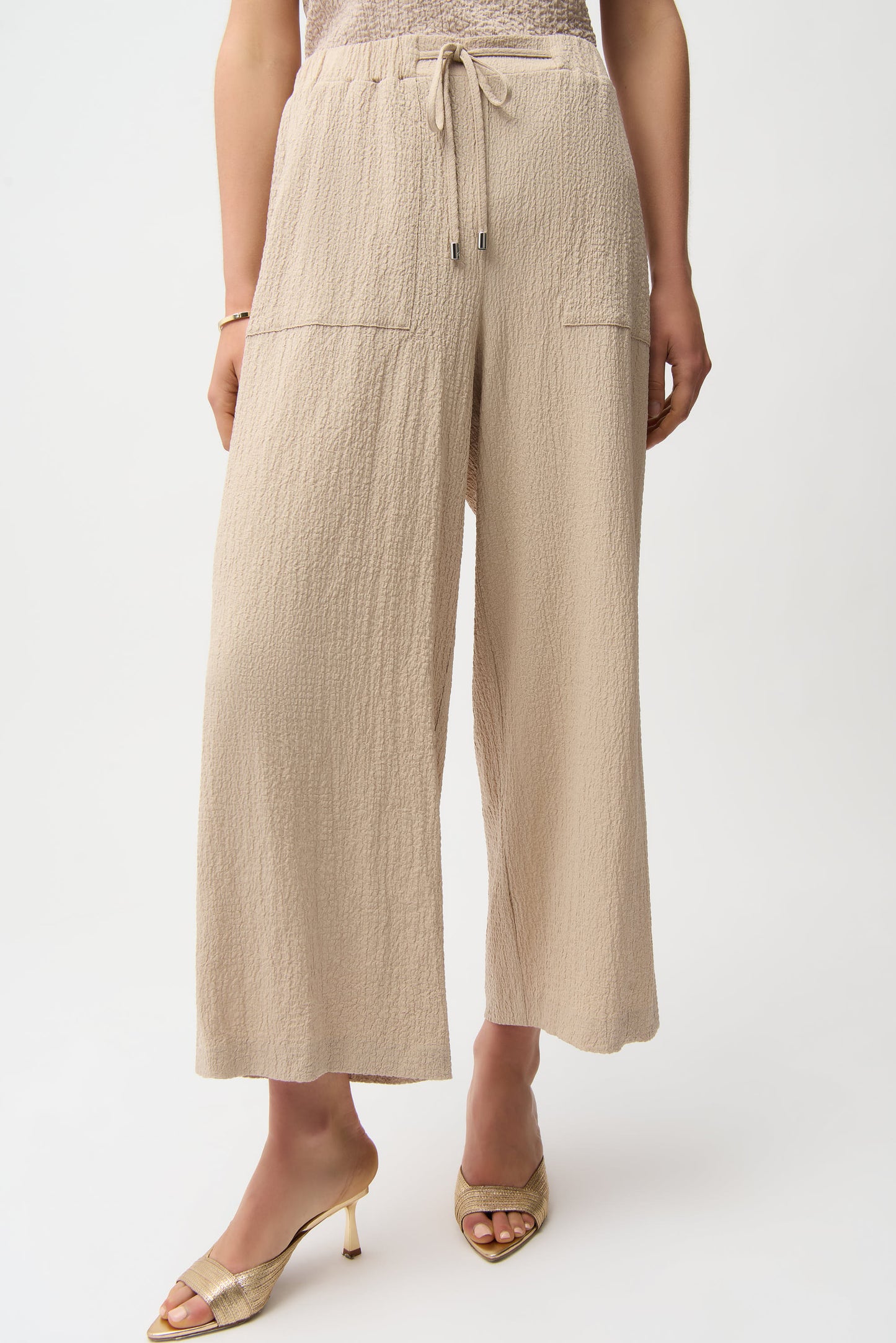 Seersucker Pull-On Crop Pants With Front Pockets 261197