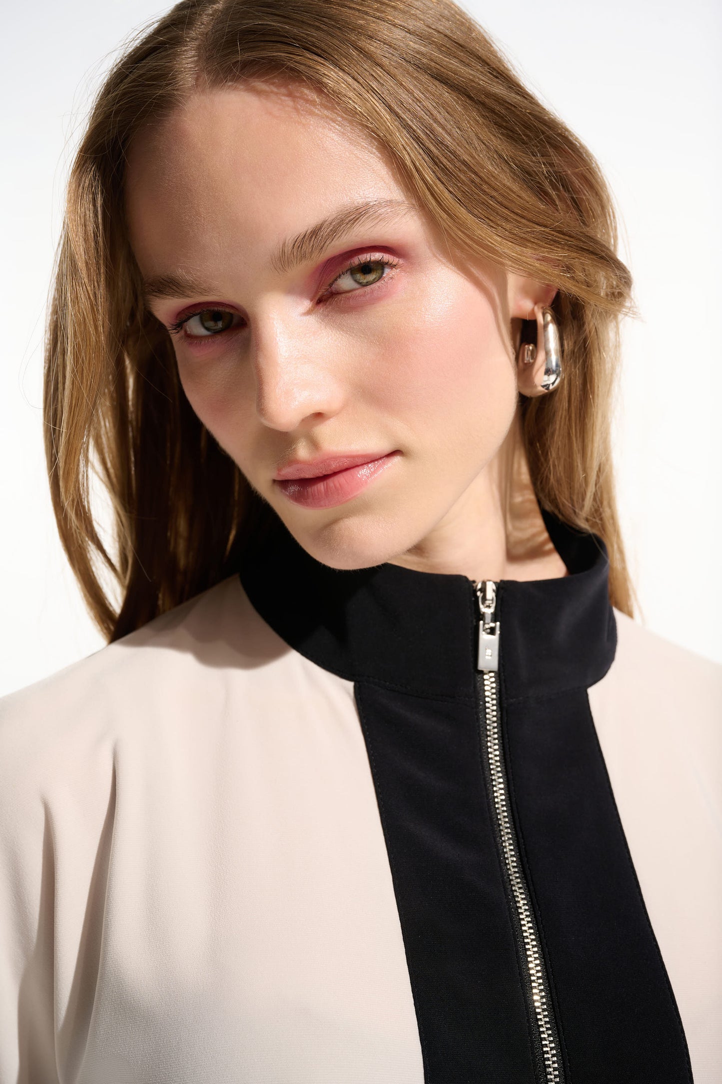 Silky Knit Color Block Straight Top With Zipped Collar 261611