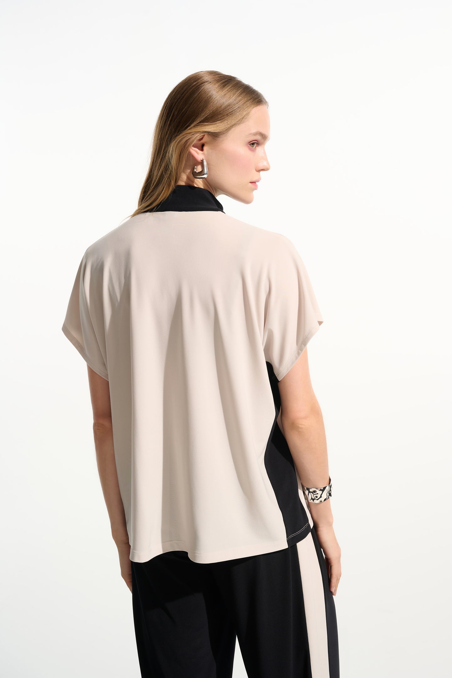 Silky Knit Color Block Straight Top With Zipped Collar 261611