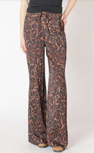 Load image into Gallery viewer, Shana Printed Flowy Pant 2622719
