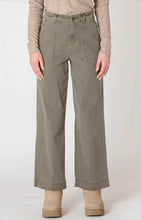 Load image into Gallery viewer, Michelle Straight Leg Pant 2622726
