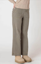 Load image into Gallery viewer, Michelle Straight Leg Pant 2622726
