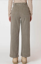 Load image into Gallery viewer, Michelle Straight Leg Pant 2622726
