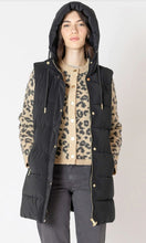 Load image into Gallery viewer, Val Hooded Puffer Vest 2629005
