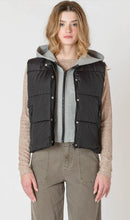 Load image into Gallery viewer, Michelle Short Puffer Vest 2629517

