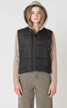 Load image into Gallery viewer, Michelle Short Puffer Vest 2629517
