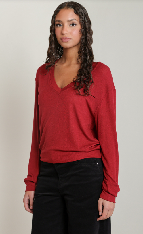 V-Neck Long Sleeve T-shirt 2824026