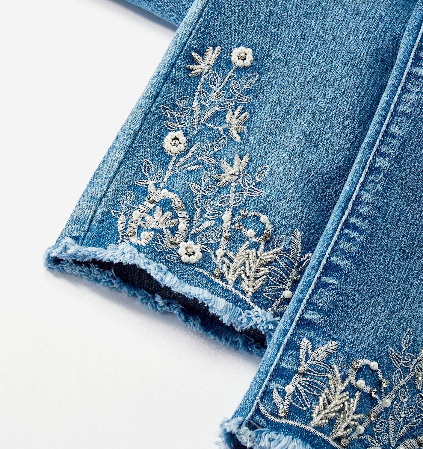 Embellished Capri Denim Pants 423816