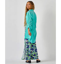 Load image into Gallery viewer, Crinkle Button Down Shirt
