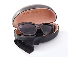 Load image into Gallery viewer, Stylish Square Sunglasses
