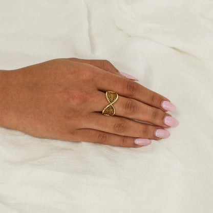 La-a SOLE - Twisted Gold w/ Sparkles Stretch Ring
