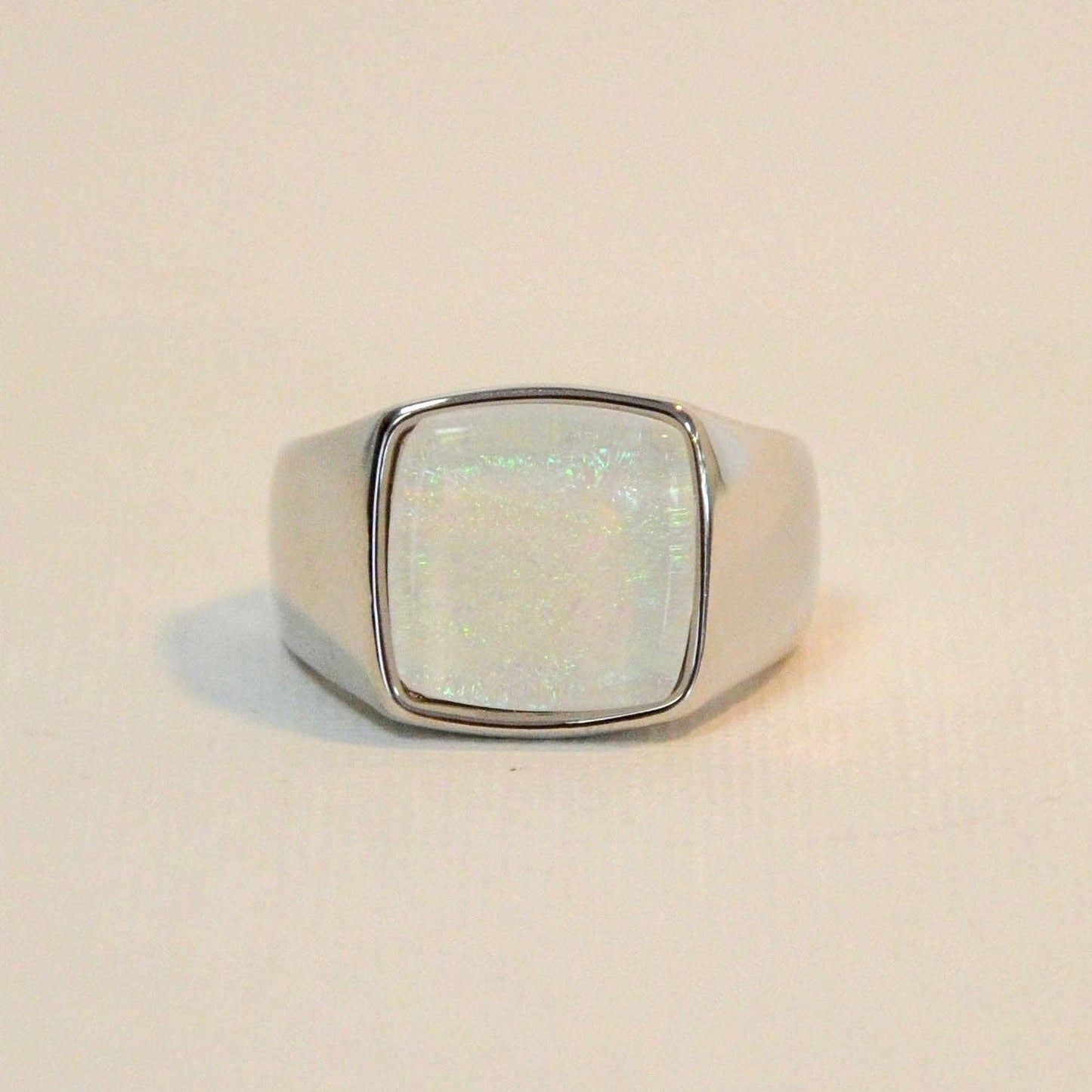 La-a SOLE - White Resin Square Chunky Stretch Ring | Silver