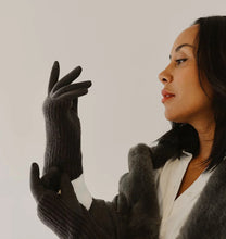 Load image into Gallery viewer, Ribbed Wrist-Warmer Faux Suede Gloves
