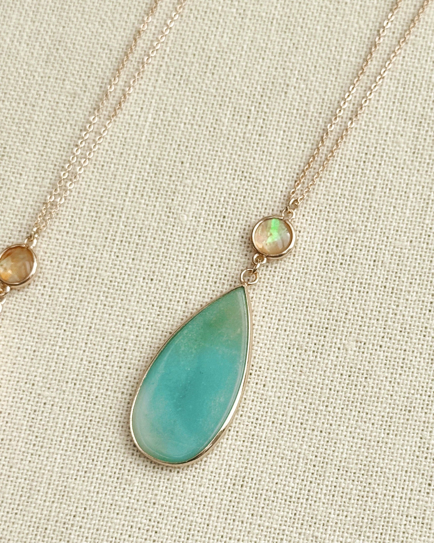 Semi-Precious Stone Teardrop Shell Pendant Gold Necklace 88771