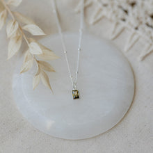 Load image into Gallery viewer, Glim Necklace
