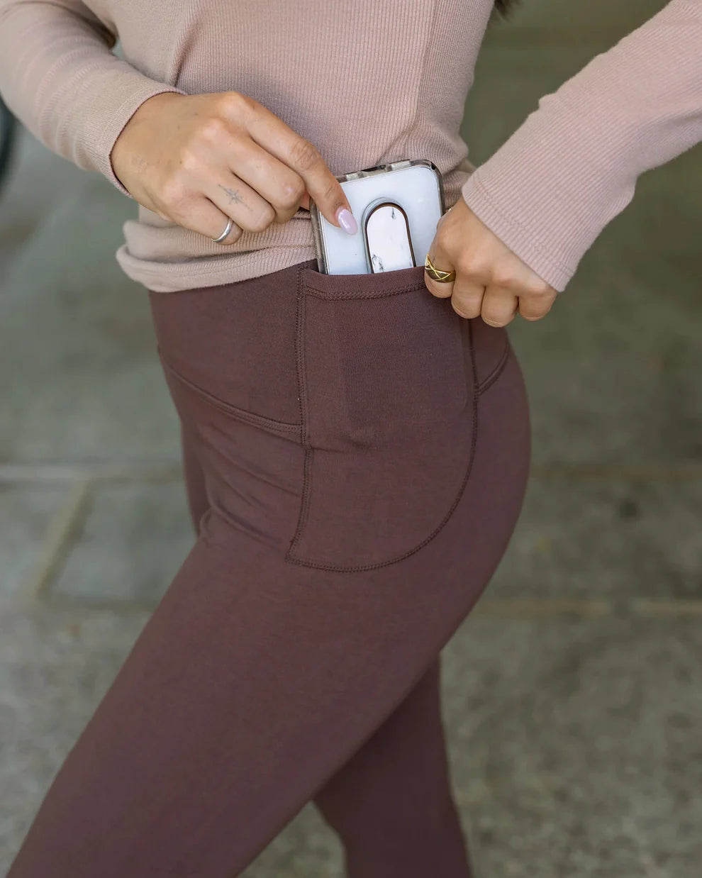 Soft-Stretch High Waisted Leggings in Dark Brown
