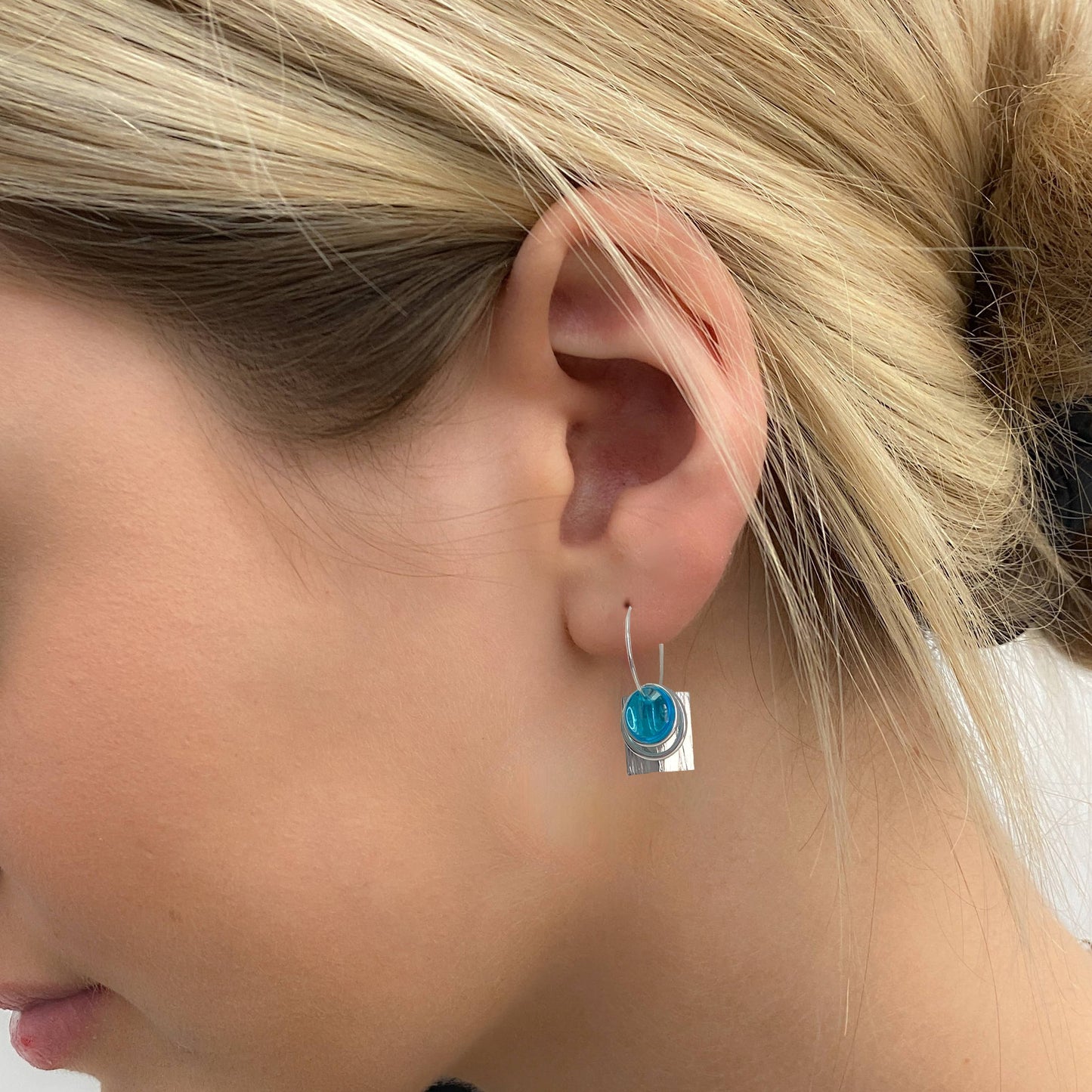 TXSQ36 - Earrings come with 9 interchangeable colours.