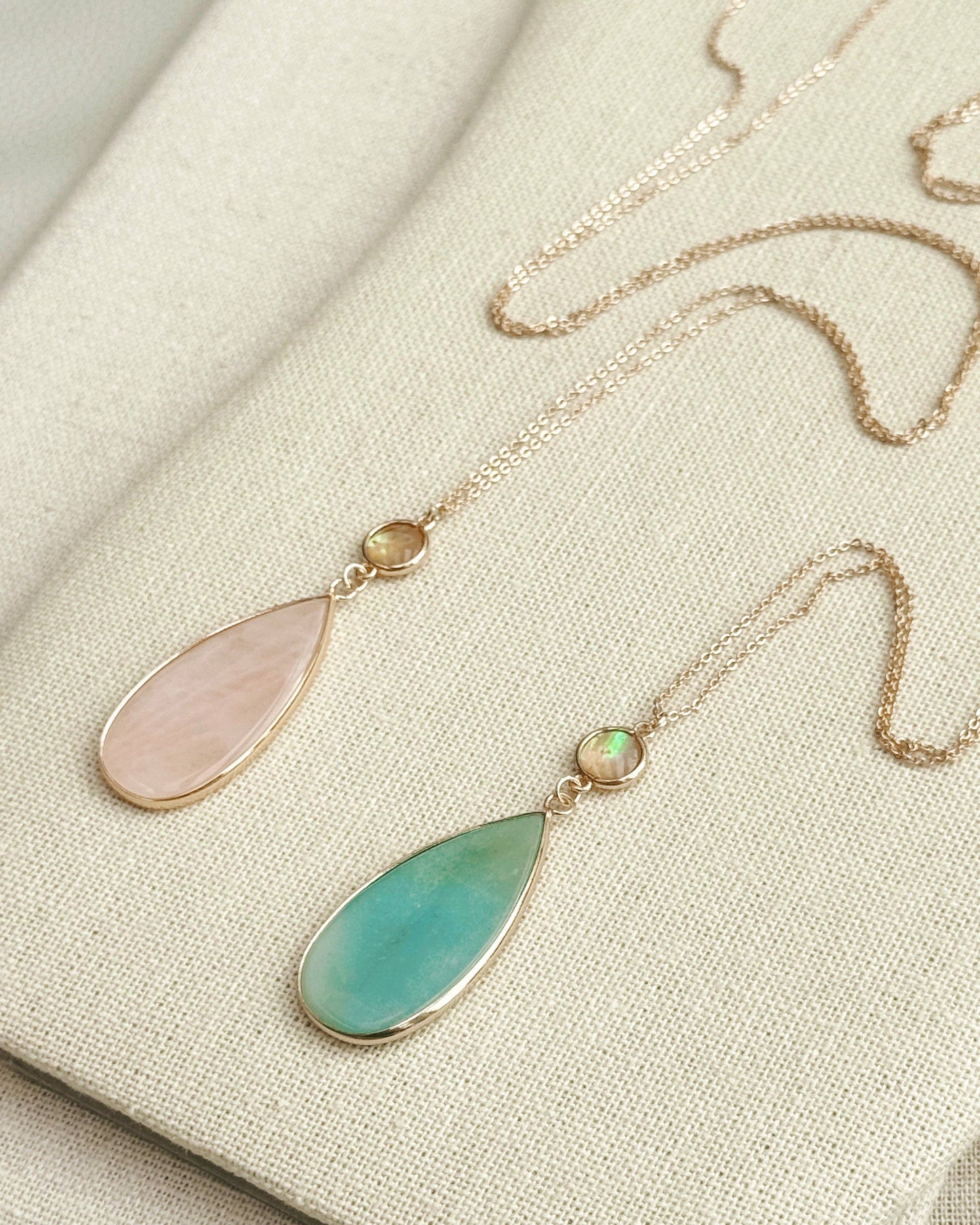 Semi-Precious Stone Teardrop Shell Pendant Gold Necklace 88771