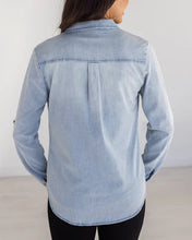 Load image into Gallery viewer, stretch chambray button up
