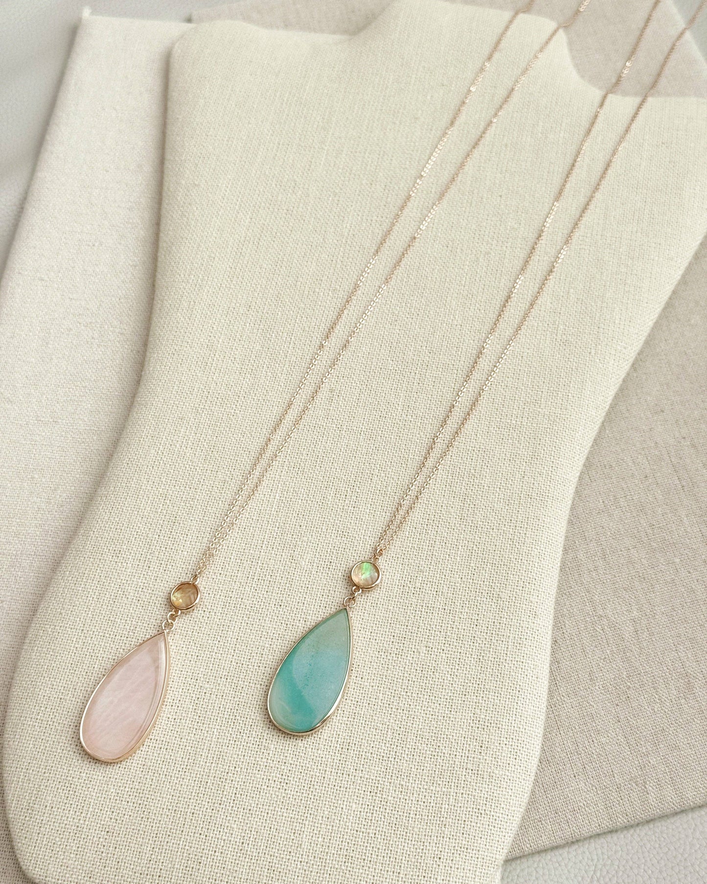 Semi-Precious Stone Teardrop Shell Pendant Gold Necklace 88771