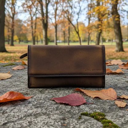 The Lindsay Wallet