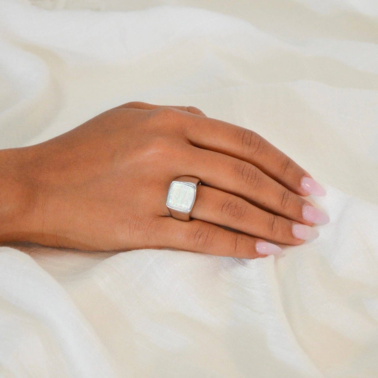 La-a SOLE - White Resin Square Chunky Stretch Ring | Silver