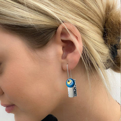 RTWA42 - Earrings come with 9 interchangeable colours.