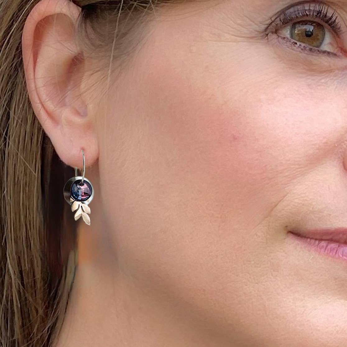LFLT28 - Earrings come with 9 interchangeable colours. 