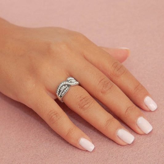 La-a SOLE - Ribbed CZ Swirl Design Stretch Ring
