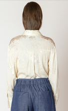 Load image into Gallery viewer, Jodi Button Up Blouse 2623707
