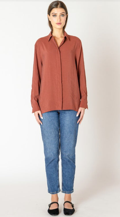 Nikki Button Back Flowy Blouse 2623708