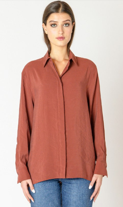 Nikki Button Back Flowy Blouse 2623708