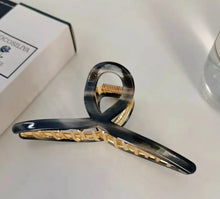 Load image into Gallery viewer, Luxe Loop Hair Claw Clip
