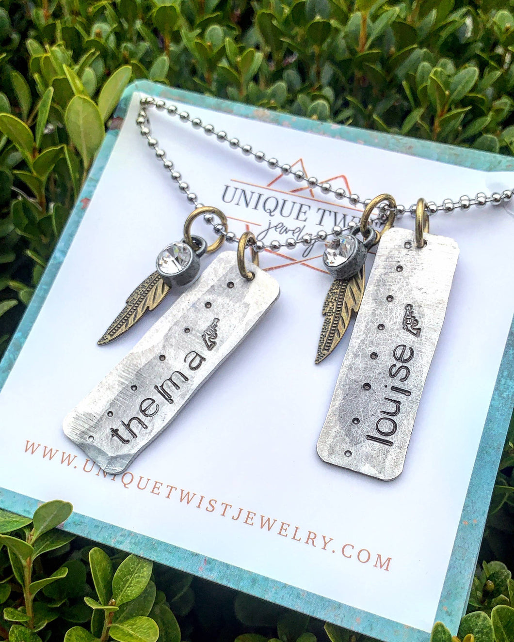 Unique Twist Jewelry - Thelma And Louise Necklace Set