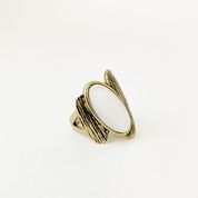 Load image into Gallery viewer, Antic &amp; Scratch Finish Wide Metallic &amp; Oval Natural Shell Ring
