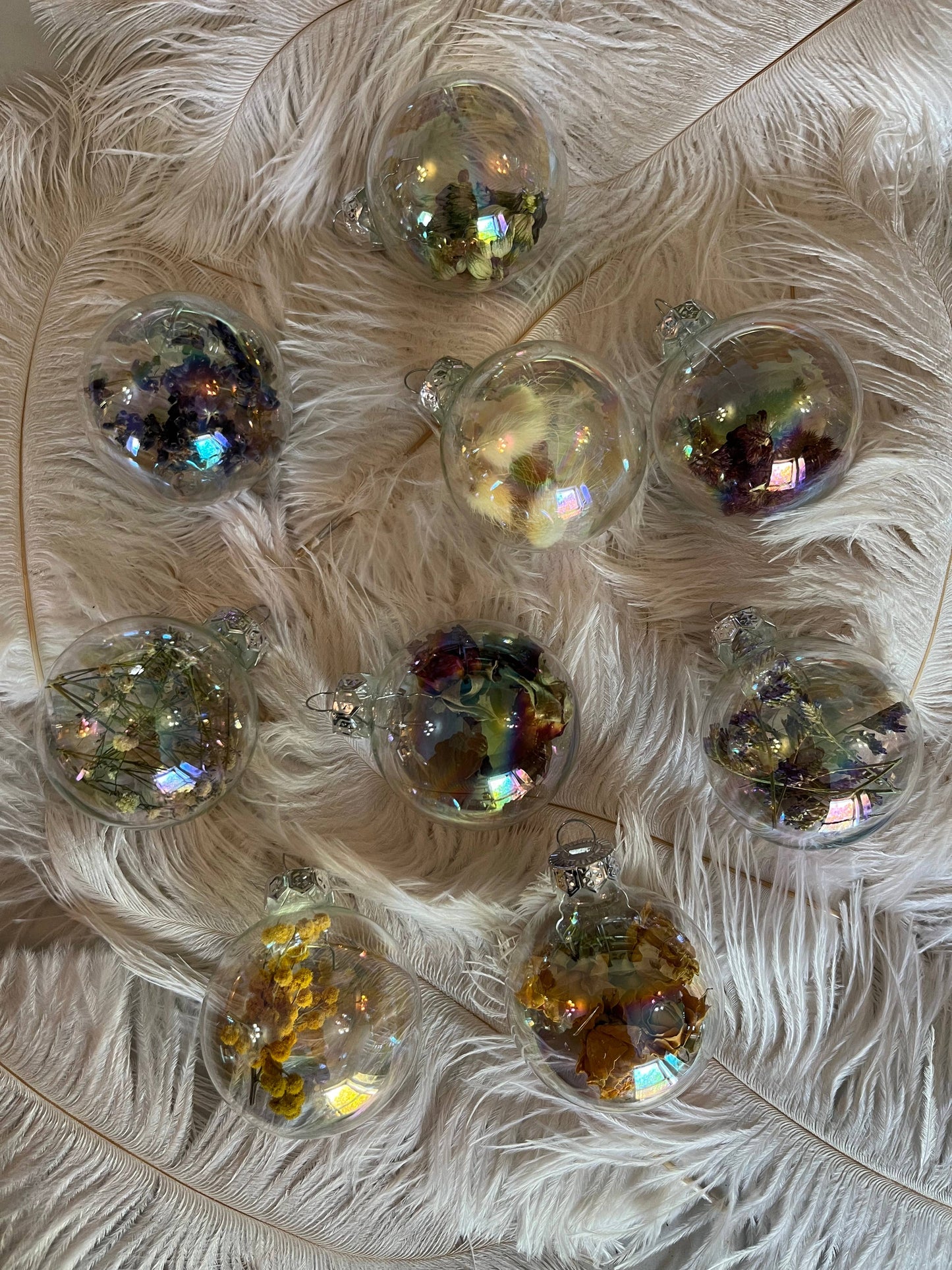 Dried flowers glass christmas balls